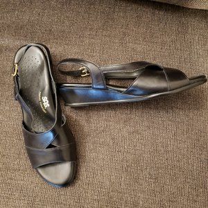 Ladies SAS Black sandal size 10N
